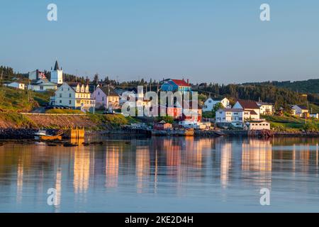 Bâtiments riverains au lever du soleil, Twillingate, Terre-Neuve-et-Labrador, T.-N.-L., Canada Banque D'Images