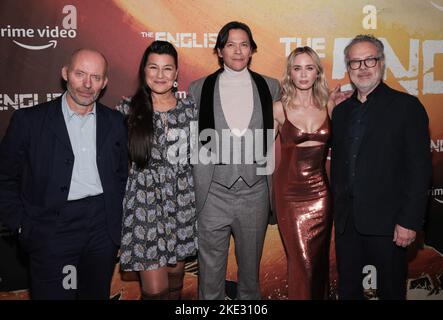New York, NY, États-Unis. 9th novembre 2022. Hugo Blick, Kimberly Guerrero, Chaske Spencer, Emily Blunt, Greg Brenman aux arrivées de la première ANGLAISE, Metrograph, New York, NY 9 novembre 2022. Crédit : CJ Rivera/Everett Collection/Alay Live News Banque D'Images