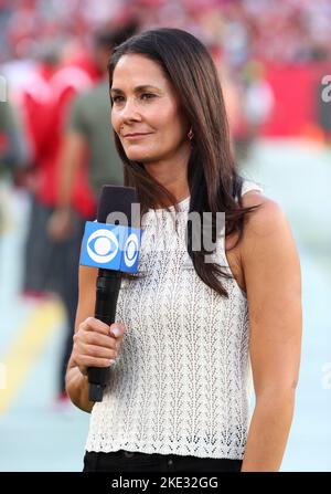 6 novembre 2022 ; Tampa, FL États-Unis ; Tracy Wolfson, journaliste de la ligne secondaire de CBS, lors d'un match de la NFL au Raymond James Stadium. Les Buccaneers battent les Rams 16-13. (Steve Jacobson/image du sport) Banque D'Images