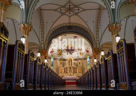 Vue intérieure de l'église catholique romaine des Saints-Anges, Buffalo, New York. Cette église a été désaffectée et vendue en 2020. Banque D'Images