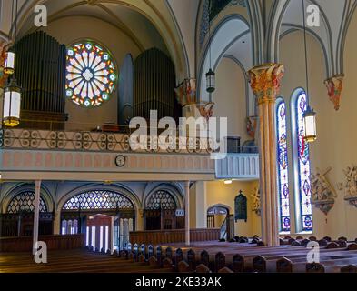 L'intérieur de Holy Angels Church, une église catholique romaine avec une histoire riche. En 2020, cette église est déclassée, vendue au Collège d'Youville. Banque D'Images