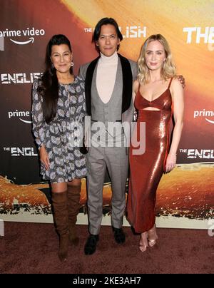 Kimberly Guerrero, Chaske Spencer et Emily Blunt assistent à la première « The English » de New York qui s'est tenue au Metrograph on 9 novembre 2022 à New York, NY ©Steven Bergman/AFF-USA.COM Banque D'Images