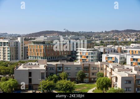 Vue de jour sur les gratte-ciel du centre-ville de San Marcos, Californie, États-Unis. Banque D'Images