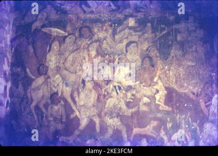 Les grottes d'Ajanta illustrent l'une des plus grandes réalisations de l'ancienne architecture bouddhiste découpée en roche. Les traditions artistiques d'Ajanta représentent un spécimen important et rare de l'art, de l'architecture, de la peinture et de l'histoire socioculturelle, religieuse et politique de la société contemporaine en Inde. Ajanta est également au sujet de belles peintures faites sur des murs de caverne sur le thème du bouddhisme. Banque D'Images