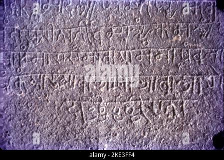 Les grottes d'Ajanta illustrent l'une des plus grandes réalisations de l'ancienne architecture bouddhiste découpée en roche. Les traditions artistiques d'Ajanta représentent un spécimen important et rare de l'art, de l'architecture, de la peinture et de l'histoire socioculturelle, religieuse et politique de la société contemporaine en Inde. Ajanta est également au sujet de belles peintures faites sur des murs de caverne sur le thème du bouddhisme. Banque D'Images