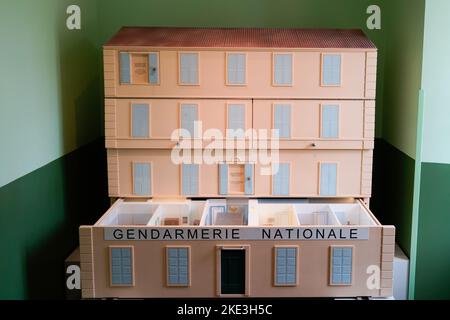 Saint-Tropez , paca France - 07 28 2022 : gendarmerie nationale modèle de musée du bâtiment avec les chambres meublées dans la milita française de St tropez Banque D'Images