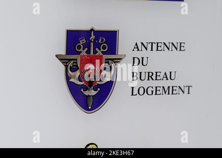 Bayonne , Aquitaine France - 11 01 2022 : antenne du bureau logement panneau militaire logo marque et france texte signe signifie logement antenne de bureau Banque D'Images