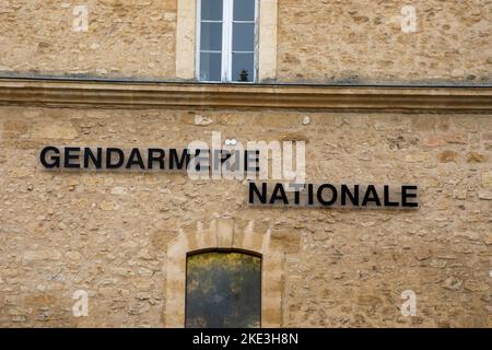 Bayonne , Aquitaine France - 11 01 2022 : gendarmerie nationale police française texte militaire sur la façade du bâtiment Banque D'Images