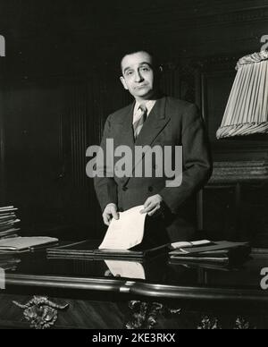 Homme politique français et Président du Conseil des ministres Pierre Mendes France, Paris, France 1954 Banque D'Images