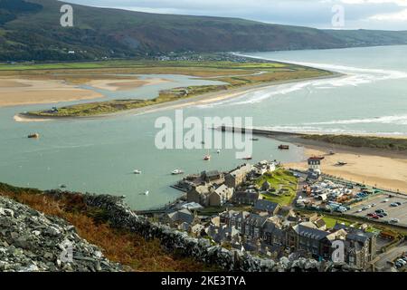 Ville de Barmouth depuis la colline de Dinas oleu, au nord du pays de Galles. Banque D'Images