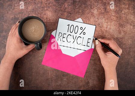 Légende conceptuelle 100 % recyclage. Présentation commerciale de l'ensemble biodégradable, sans BPA et recyclable compostable Banque D'Images