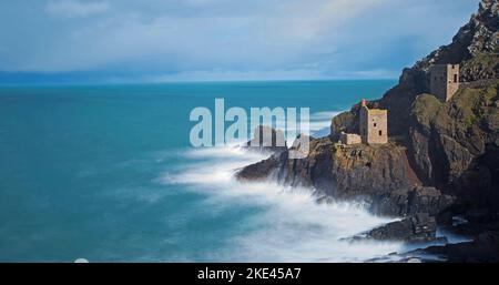 Les couronnes des mines d'étain situées à Botallack Cornwall Banque D'Images