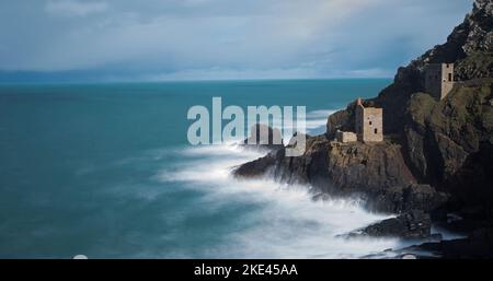 Les couronnes des mines d'étain situées à Botallack Cornwall Banque D'Images