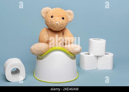 Ours en peluche sur un pot. Banque D'Images