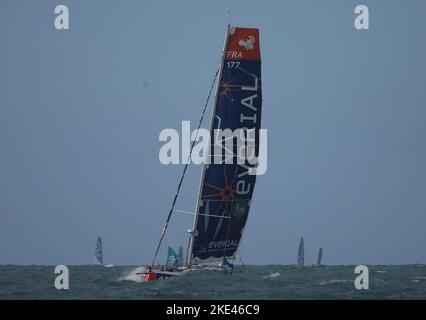 IMOCA pendant la route du Rhum-destination Guadeloupe 2022, course transatlantique solo, Saint-Malo - Guadeloupe (6 562 kilomètres) sur 9 novembre 2022 à Saint-Malo, France. Photo de Laurent Lairys/ABACAPRESS.COM Banque D'Images