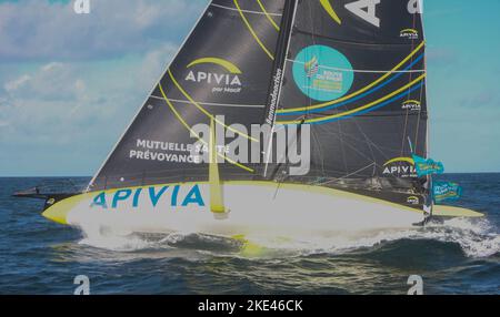 IMOCA APIVIA skipper Charlie Dalin pendant la route du Rhum-destination Guadeloupe 2022, course transatlantique solo, Saint-Malo - Guadeloupe (6 562 kilomètres) sur 9 novembre 2022 à Saint-Malo, France. Photo de Laurent Lairys/ABACAPRESS.COM Banque D'Images