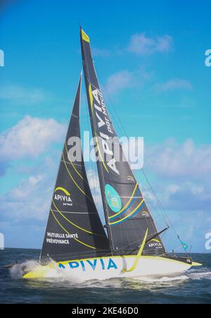 IMOCA APIVIA skipper Charlie Dalin pendant la route du Rhum-destination Guadeloupe 2022, course transatlantique solo, Saint-Malo - Guadeloupe (6 562 kilomètres) sur 9 novembre 2022 à Saint-Malo, France. Photo de Laurent Lairys/ABACAPRESS.COM Banque D'Images