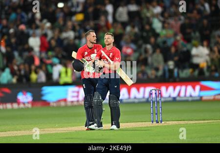 L'équipe d'Angleterre célèbre la victoire sur l'Inde lors de la demi-finale de la coupe du monde T20 de la CCI entre l'Inde et l'Angleterre à Adelaide Oval sur 10 novembre 2022 à Adélaïde, en Australie. (PHOTO : IZHAR KHAN ) IMAGE LIMITÉE À L'USAGE ÉDITORIAL - STRICTEMENT AUCUNE UTILISATION COMMERCIALE Banque D'Images