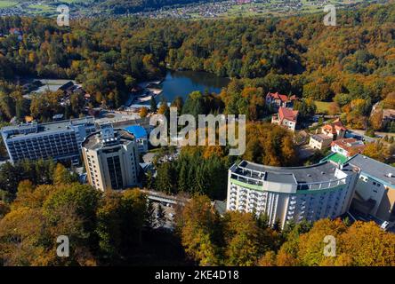 Vue aérienne de la station de Sovata - Roumanie en automne Banque D'Images