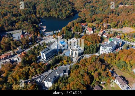 Vue aérienne de la station de Sovata - Roumanie en automne Banque D'Images