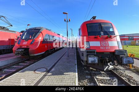 Cottbus, Allemagne. 08th novembre 2022. Le site de l'atelier ferroviaire de Deutsche Bahn à Cottbus. Suite au changement d'horaire de la Deutsche Bahn, de nouveaux trains régionaux seront en service à Lusatia depuis 11 décembre. En outre, il y aura des améliorations sur les routes très demandées avec de nombreux navetteurs dans la région de la capitale. La Deutsche Bahn a nommé mardi de nouveaux itinéraires, plus de correspondances et des intervalles plus courts à Cottbus. Le service vers l'aéroport de BER doit être amélioré. Credit: Patrick Pleul/dpa/Alay Live News Banque D'Images