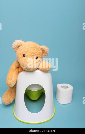 Ours en peluche sur un pot. Banque D'Images