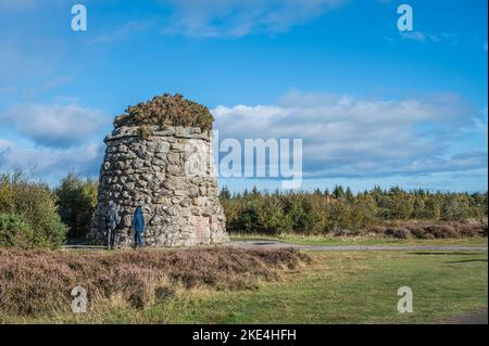 L'image est de la Cairn du monument commémoratif de Culloden Moor aux Highlanders qui ont péri sur le champ de bataille de Culloden Moor i 1746 Banque D'Images