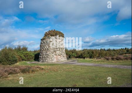 L'image est de la Cairn du monument commémoratif de Culloden Moor aux Highlanders qui ont péri sur le champ de bataille de Culloden Moor i 1746 Banque D'Images