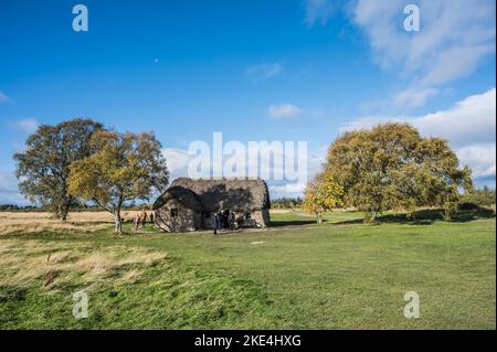 L'image est celle de touristes sur le champ de bataille de Culloden Moor, près d'Inverness, où en 1746, Bonnie Prince Charley a perdu sa bataille avec les Anglais Banque D'Images