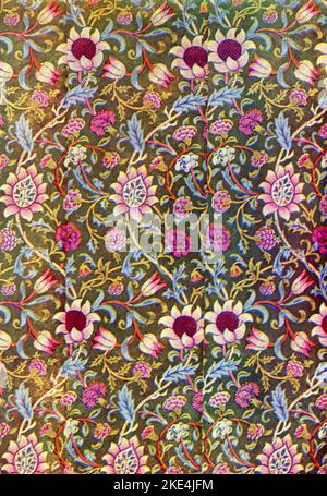 'Evenlode', c1883. Coton chintz conçu par William Morris. Produit par Morris & Co. William Morris (1834-1896) est un designer, artiste et écrivain anglais de textile. L'éminent socialiste était étroitement associé à la Fraternité pré-Raphaelite et au mouvement des arts et métiers d'art anglais. Banque D'Images