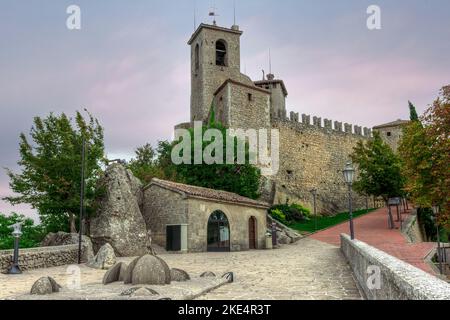 Forteresses trois tours de Saint-Marin Banque D'Images