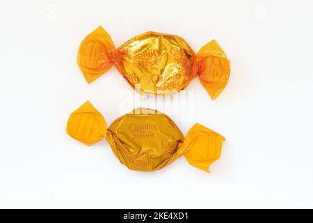 Nouveau papier d'emballage recyclable à base de cire Quality Street Banque D'Images