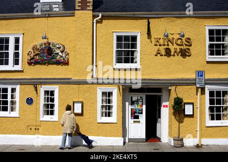 Le 16th Century King’s Arms Hotel, une ancienne auberge de coaching, Abergavenny, pays de Galles, Royaume-Uni Banque D'Images