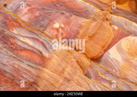 Coloresd rochers sur le chemin du monastère à Petra Jordanie Banque D'Images