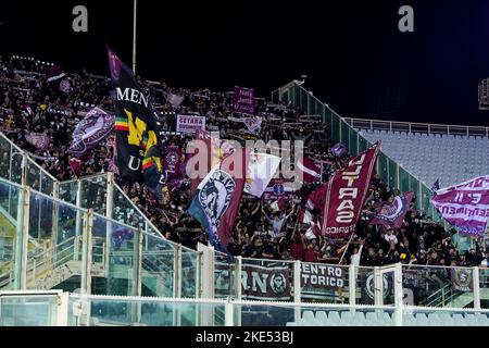 Florence, Italie. 09th novembre 2022. Les partisans de la Salernitana américaine pendant la série Un match entre Fiorentina et la Salernitana américaine 1919 au Stadio Artemio Franchi, Florence, Italie, le 9 novembre 2022. Credit: Giuseppe Maffia/Alay Live News Banque D'Images