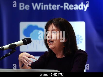 Directeur des prévisions à met Eireann Evelyn Cusack, prenant la parole lors du lancement de la campagne d'information Be Winter Ready 2022-2023 au Bureau de la planification d'urgence à Dublin. Date de la photo: Jeudi 10 novembre 2022. Banque D'Images