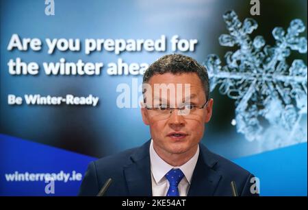 Ministre d'État responsable du Bureau des travaux publics Patrick O'Donovan, prenant la parole lors du lancement de la campagne d'information Be Winter Ready 2022-2023 au Bureau des plans d'urgence de Dublin. Date de la photo: Jeudi 10 novembre 2022. Banque D'Images