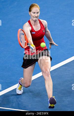 Glasgow, Écosse, 10 novembre 2022. L'Alison Belge Van Uytvanck photographiée en action lors d'un match de tennis contre l'australien Sanders, s'est rapprochée de l'un des liens entre la Belgique et l'Australie lors de l'étape de groupe de la finale de la coupe Billie Jean King à Glasgow, en Écosse, le jeudi 10 novembre 2022. La compétition internationale des équipes féminines a lieu de 8 novembre à 13 novembre 2022. BELGA PHOTO LAURIE DIEFFEMBACQ Banque D'Images