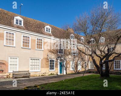 Courtyard of Thoresby College, qui abrite le King's Lynn Preservation Trust, King's Lynn, Norfolk, Angleterre Banque D'Images