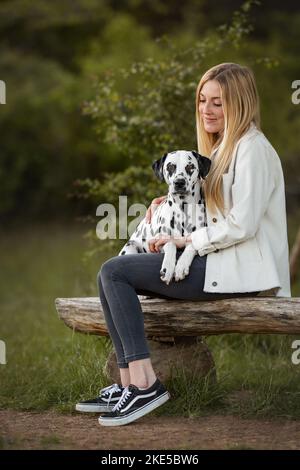 Femme et Dalmatie Banque D'Images