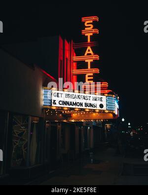 Le panneau d'époque du State Theatre at Night, Culpeper, Virginie Banque D'Images