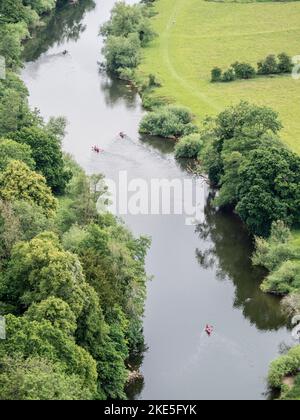 Canoës sur la rivière Wye, vue depuis Symonds Yat, Herefordshire, Angleterre Banque D'Images