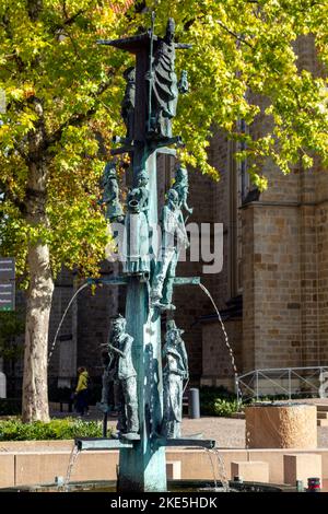 Deutschland, Stadtlohn, Westmuensterland, Muensterland, Westfalen, Nordrhein-Westfalen, NRW, Figurenbrunnen auf dem Marktplatz *** Légende locale *** Banque D'Images