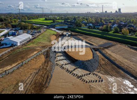 Dinslaken, Voerde, Rhénanie-du-Nord-Westphalie, Allemagne - inauguration du nouvel estuaire de l'Emscher dans le Rhin. L'embouchure de l'Emscher dans le Rhin h. Banque D'Images