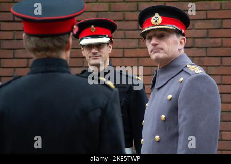 Londres, Royaume-Uni. 10th novembre 2022. Tenue de route et parade de passage pour le régiment de Cavalerie de la maison. Major général Christopher John Ghika , caméra droite. Le général Sir Adrian Bradshaw KCB OBE GL a inspecté la dernière course en kit du régiment monté de cavalerie de la maison à la caserne Knightsbridge et à Hyde Park sur Rotten Row. Le commandant est le Lt-colonel Thomas Armitage. Crédit : Peter Hogan/Alay Live News Banque D'Images