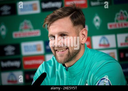 Brême, Allemagne. 10th novembre 2022. Niclas Füllkrug de Werder Bremen parle lors d'une conférence de presse. L'attaquant Werder de Brême, âgé de 29 ans, se déplace avec l'équipe nationale allemande pour la coupe du monde au Qatar. Credit: Sina Schuldt/dpa/Alay Live News Banque D'Images