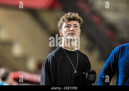 MALLORCA, ESPAGNE - NOVEMBRE 9: Champion du monde Moto3 Izan Guevara attend le début du match entre le RCD Mallorca et l'Atletico de Madrid de la Liga Santander sur 9 novembre 2022 à visiter le stade de Majorque son Moix à Majorque, Espagne. (Photo de Samuel Carreño/ PX Images) Banque D'Images