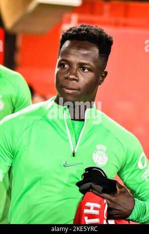 MALLORCA, ESPAGNE - NOVEMBRE 9: Amath Ndiaye du RCD Mallorca en marche dans le match entre le RCD Mallorca et l'Atletico de Madrid de la Liga Santander sur 9 novembre 2022 à visiter le stade de Majorque son Moix à Majorque, Espagne. (Photo de Samuel Carreño/ PX Images) Banque D'Images