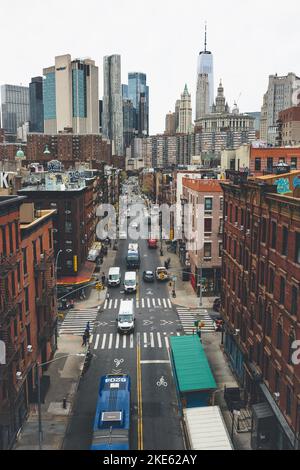 Vue verticale sur le quartier chinois depuis le pont de Manhattan Banque D'Images