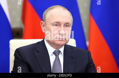 Novo-Ogaryovo, Russie. 24 juin 2022. Le président russe Vladimir Poutine accueille les dirigeants régionaux pour une session virtuelle des membres du groupe BRICS plus lors du sommet des BRICS de 14th depuis la résidence d'État de Novo-Ogarevo, à 24 juin 2022, en dehors de Moscou, en Russie. Credit: Mikhail Metzel/Kremlin Pool/Alamy Live News Banque D'Images